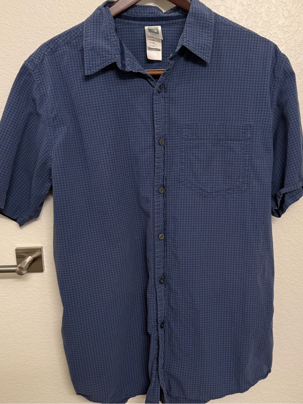 The North Face Men's Short-Sleeve Button-Down Shirt in Navy